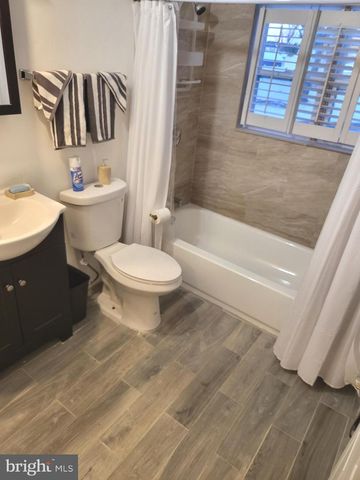 48 BOTANY CIR, Willingboro, NJ 08046