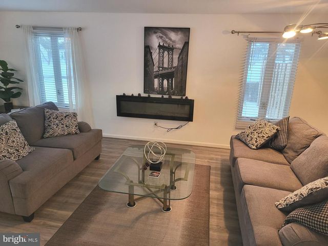 48 BOTANY CIR, Willingboro, NJ 08046