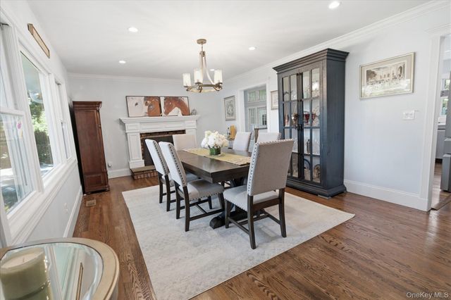 7 Vine Street, Bayville, NY 11709
