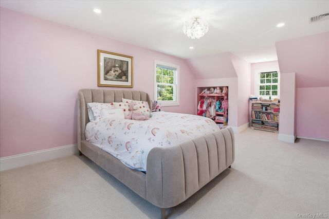 7 Vine Street, Bayville, NY 11709