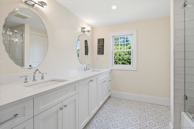 7 Vine Street, Bayville, NY 11709