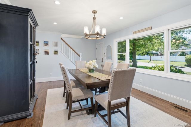7 Vine Street, Bayville, NY 11709