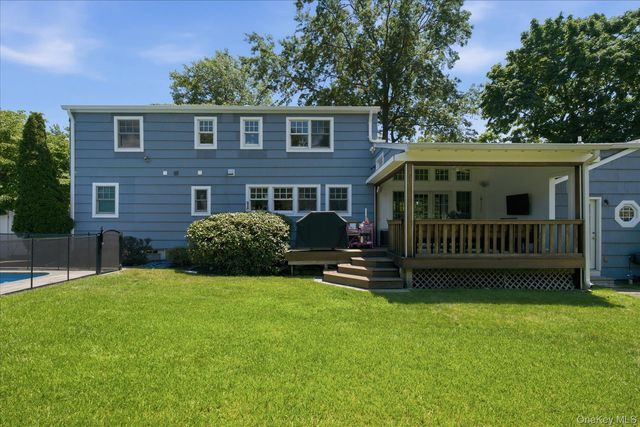 7 Vine Street, Bayville, NY 11709