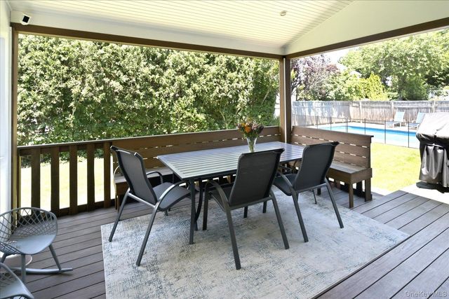 7 Vine Street, Bayville, NY 11709