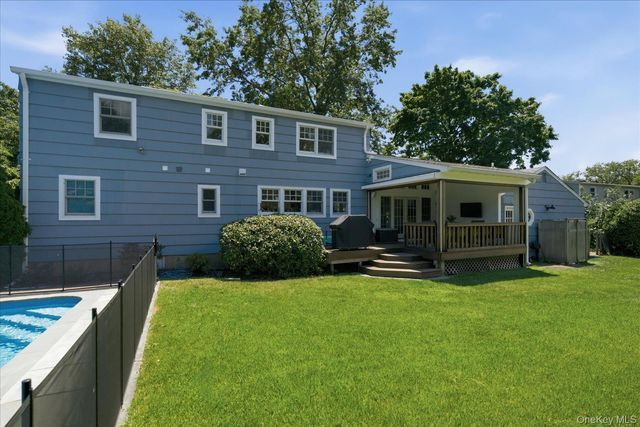 7 Vine Street, Bayville, NY 11709