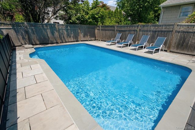7 Vine Street, Bayville, NY 11709