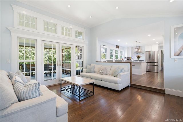 7 Vine Street, Bayville, NY 11709