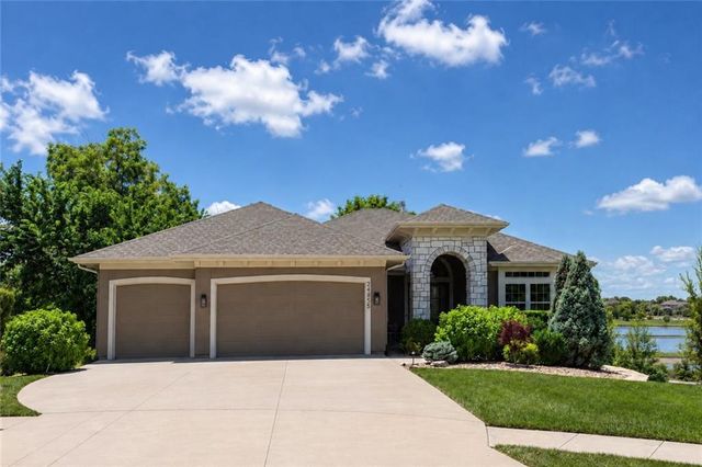 24855 W 95th Terrace, Lenexa, KS 66227