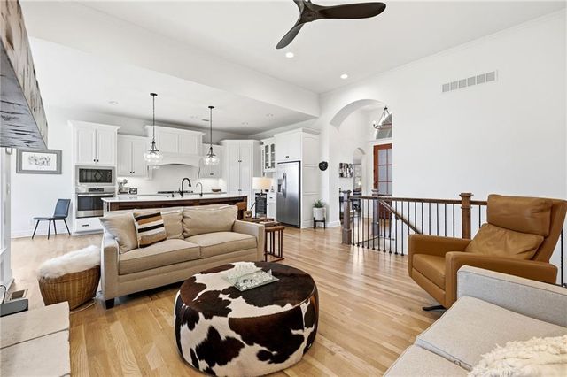 24855 W 95th Terrace, Lenexa, KS 66227