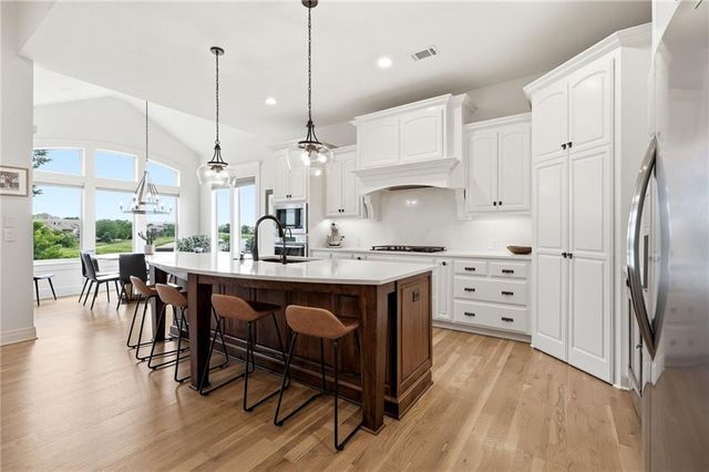 24855 W 95th Terrace, Lenexa, KS 66227