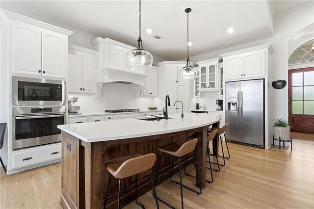 24855 W 95th Terrace, Lenexa, KS 66227