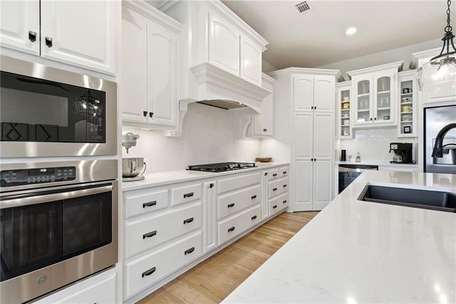 24855 W 95th Terrace, Lenexa, KS 66227