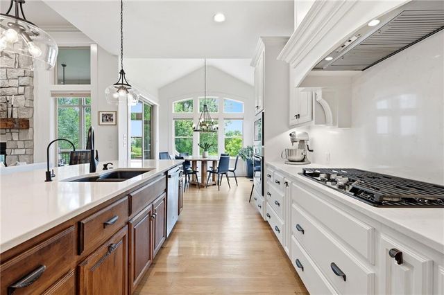 24855 W 95th Terrace, Lenexa, KS 66227