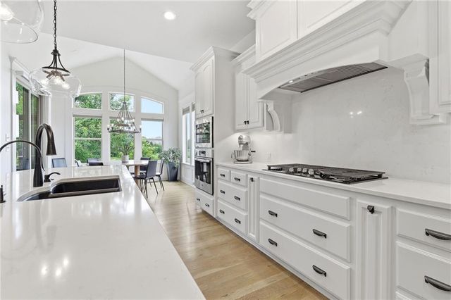 24855 W 95th Terrace, Lenexa, KS 66227