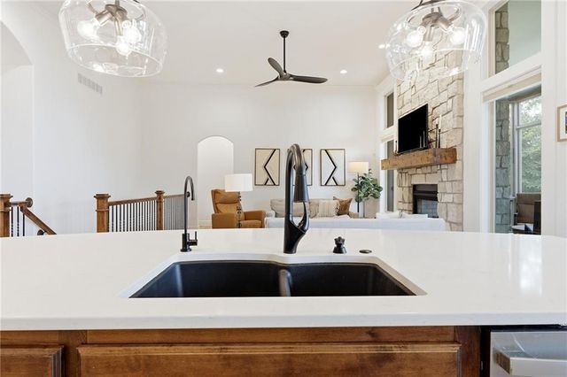 24855 W 95th Terrace, Lenexa, KS 66227