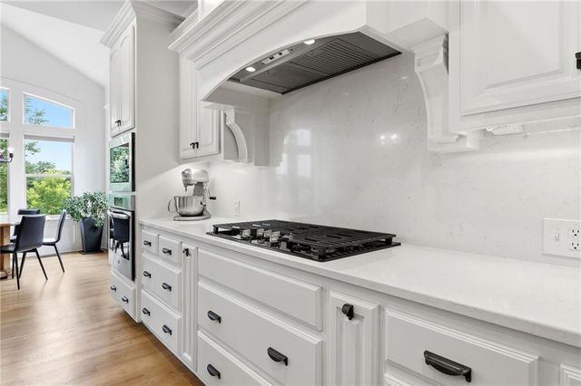 24855 W 95th Terrace, Lenexa, KS 66227
