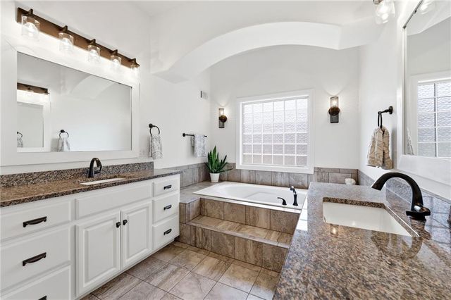 24855 W 95th Terrace, Lenexa, KS 66227