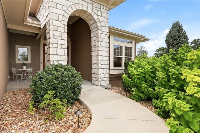 24855 W 95th Terrace, Lenexa, KS 66227