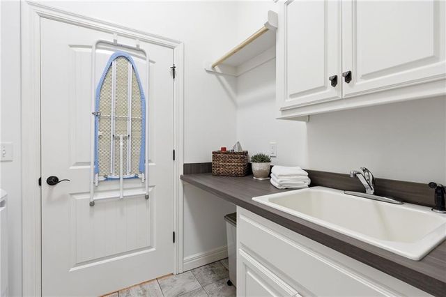 24855 W 95th Terrace, Lenexa, KS 66227