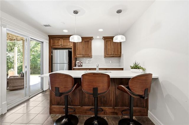 24855 W 95th Terrace, Lenexa, KS 66227