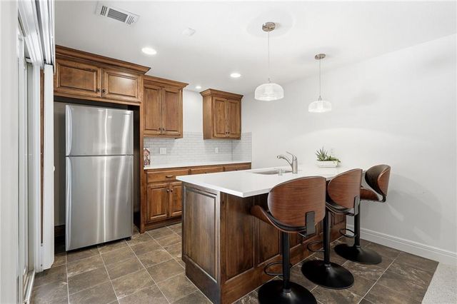 24855 W 95th Terrace, Lenexa, KS 66227