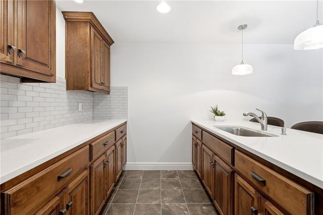24855 W 95th Terrace, Lenexa, KS 66227