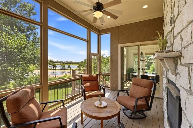24855 W 95th Terrace, Lenexa, KS 66227
