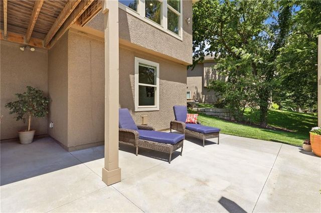 24855 W 95th Terrace, Lenexa, KS 66227