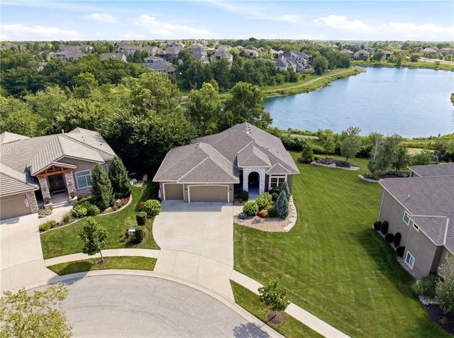 24855 W 95th Terrace, Lenexa, KS 66227