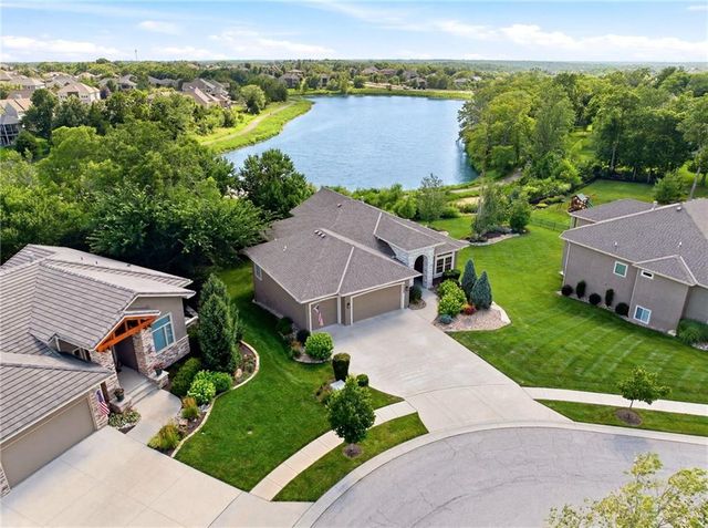 24855 W 95th Terrace, Lenexa, KS 66227