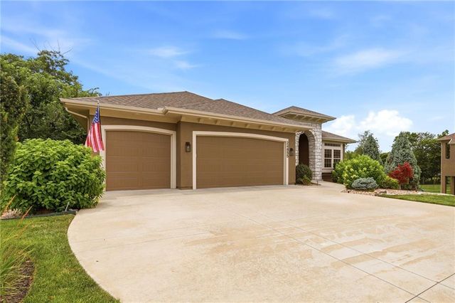 24855 W 95th Terrace, Lenexa, KS 66227