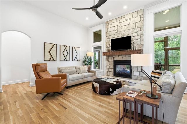 24855 W 95th Terrace, Lenexa, KS 66227