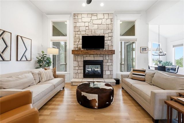 24855 W 95th Terrace, Lenexa, KS 66227