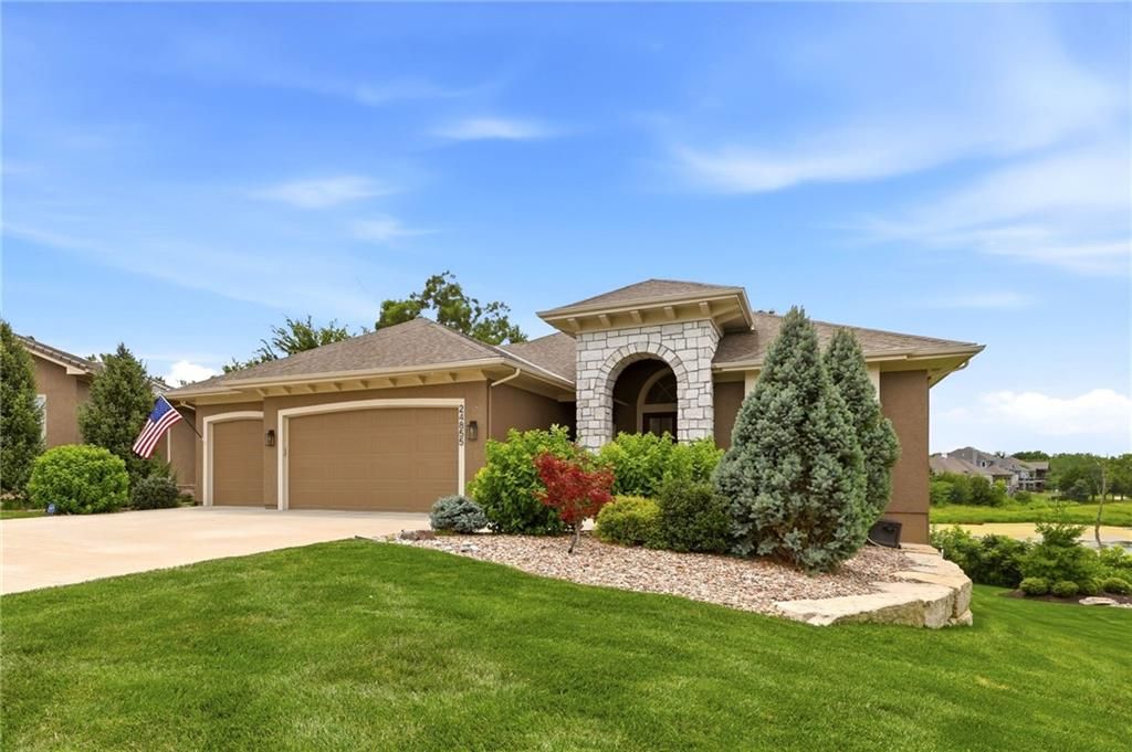 24855 W 95th Terrace, Lenexa, KS 66227