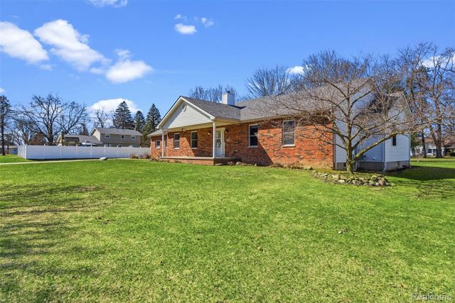 2363 Willowdale Drive, Burton, MI 48509