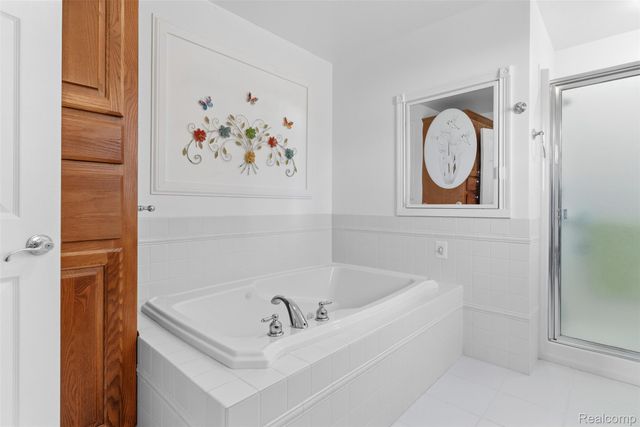 2363 Willowdale Drive, Burton, MI 48509