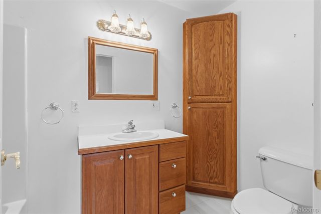 2363 Willowdale Drive, Burton, MI 48509