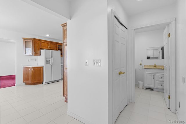 2363 Willowdale Drive, Burton, MI 48509