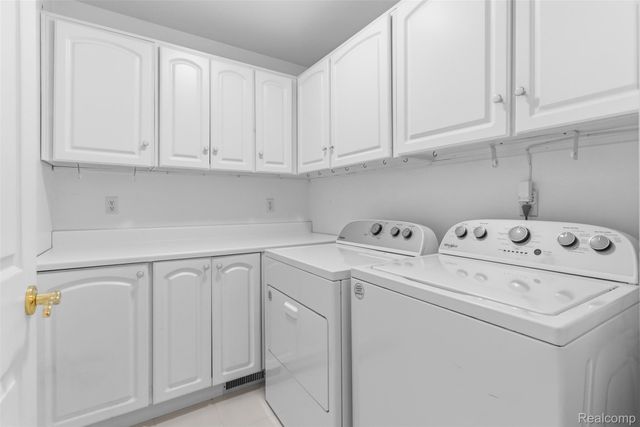 2363 Willowdale Drive, Burton, MI 48509