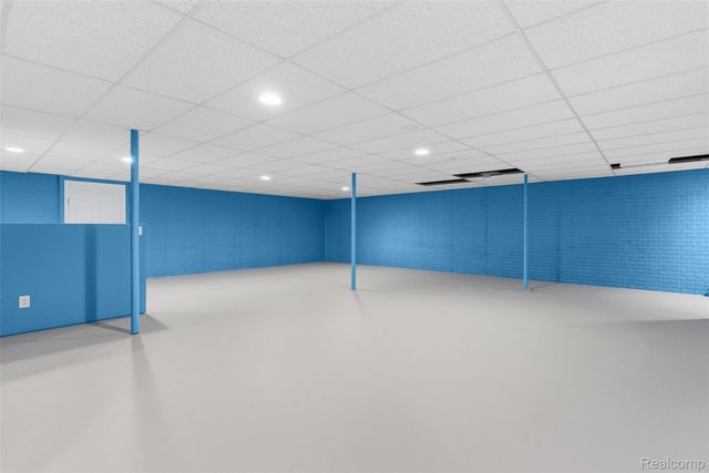 2363 Willowdale Drive, Burton, MI 48509