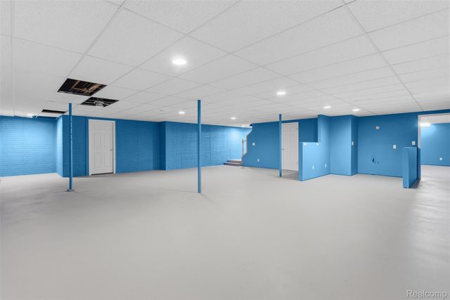 2363 Willowdale Drive, Burton, MI 48509