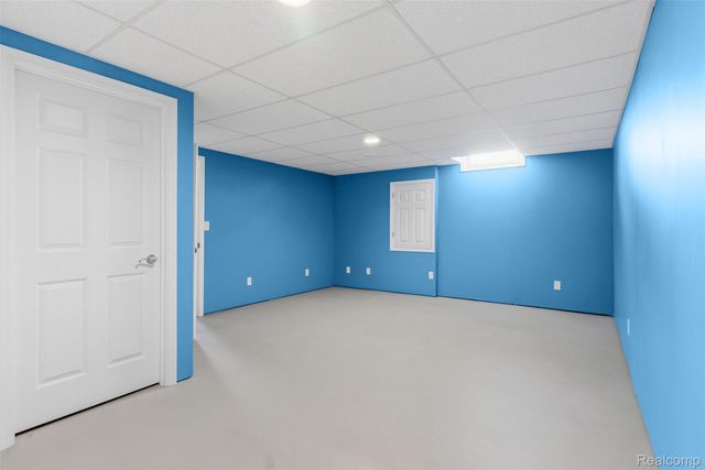 2363 Willowdale Drive, Burton, MI 48509