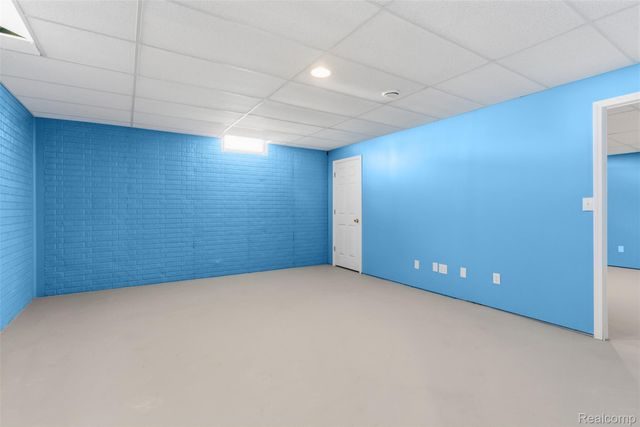 2363 Willowdale Drive, Burton, MI 48509