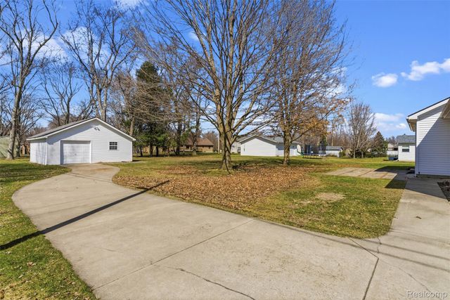 2363 Willowdale Drive, Burton, MI 48509