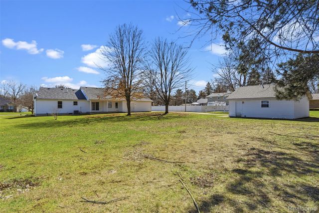 2363 Willowdale Drive, Burton, MI 48509