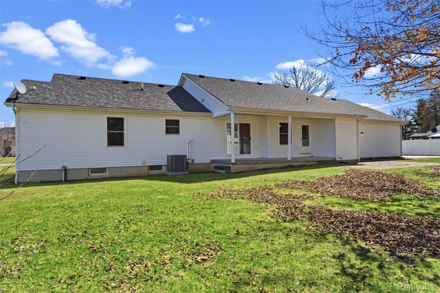 2363 Willowdale Drive, Burton, MI 48509