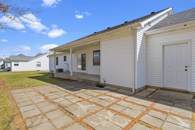 2363 Willowdale Drive, Burton, MI 48509