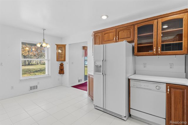 2363 Willowdale Drive, Burton, MI 48509