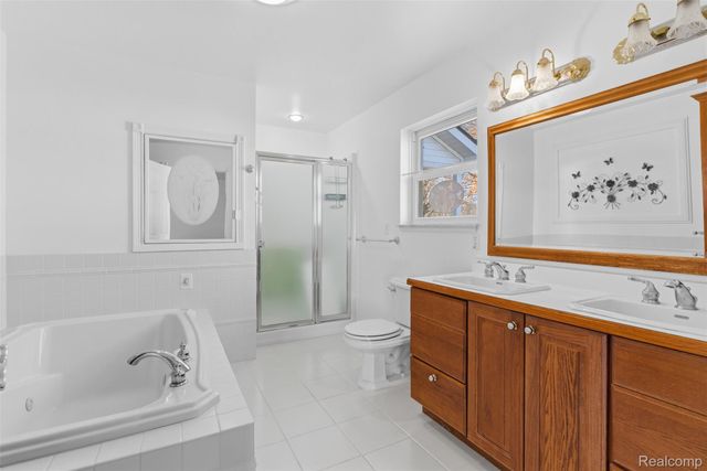 2363 Willowdale Drive, Burton, MI 48509