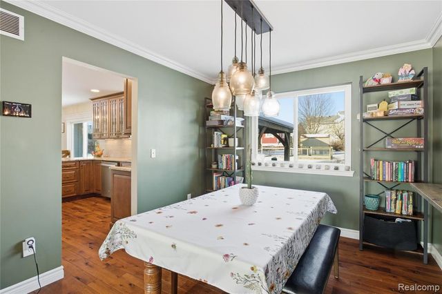 816 Oak Cluster Court, Howell, MI 48855